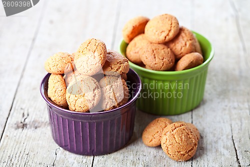 Image of meringue almond cookies in bowls