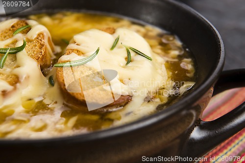 Image of French onion soup with ingredients