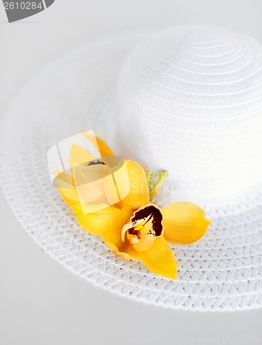 Image of closeup of white hat and flowers