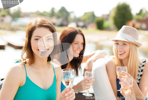 Image of smiling girls with champagne glasses