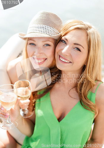 Image of smiling girls with champagne glasses