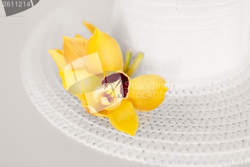 Image of closeup of white hat and flowers