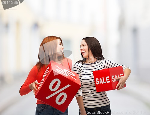 Image of smiling teenage girl with percent and sale sign