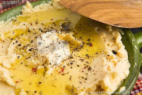 Image of A bowl of creamy hummus