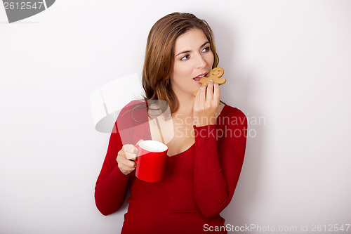 Image of Woman drinking coffee with cookies