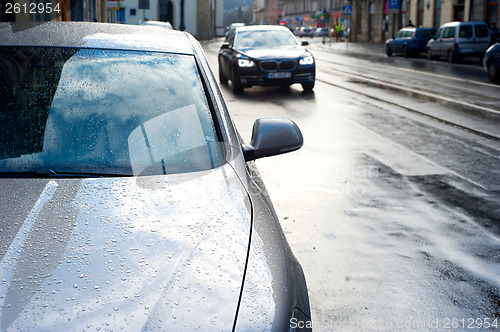 Image of Driving in the rain