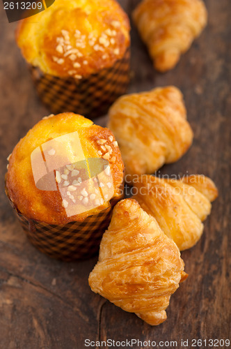 Image of fresh baked muffin and croissant mignon