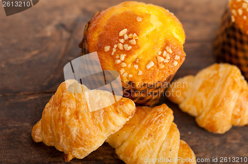 Image of fresh baked muffin and croissant mignon
