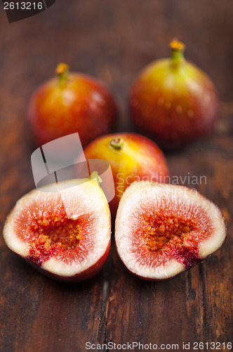 Image of fresh figs over old wood