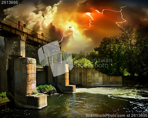 Image of Dam and storm