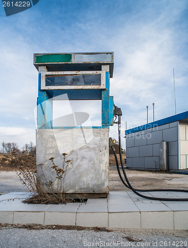 Image of Old gas pump