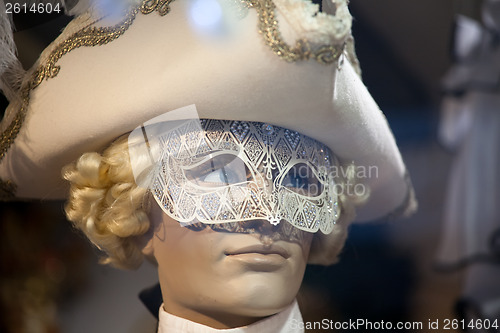 Image of man mannequin head in mask