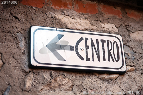 Image of direction to centre