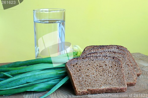 Image of Bread, onion and water