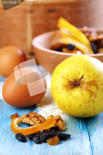 Image of Apple, nuts and flour.