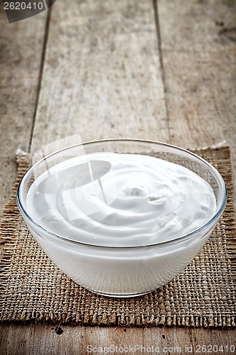 Image of bowl of sour cream