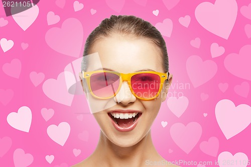 Image of amazed teen girl in sunglasses