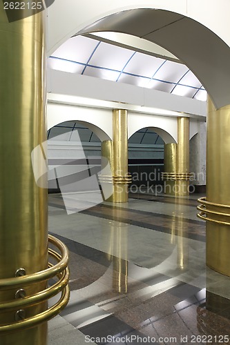 Image of interior subway station 