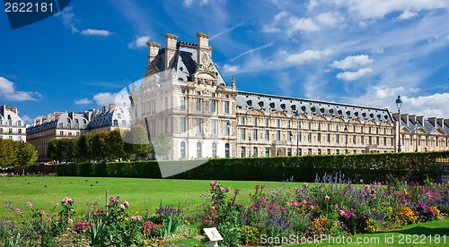 Image of Louvre museum