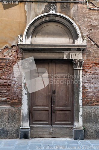 Image of Old door.