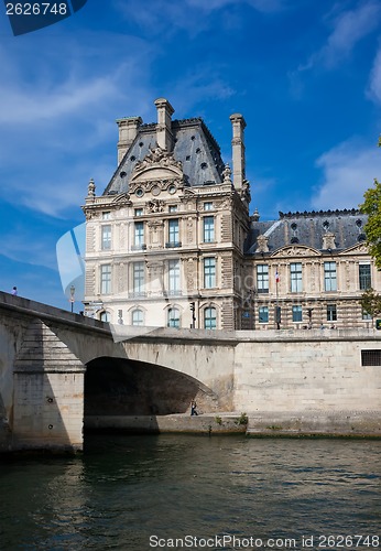 Image of Louvre museum