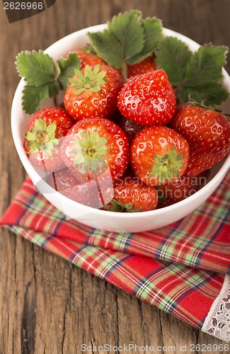 Image of bowl with strawberries