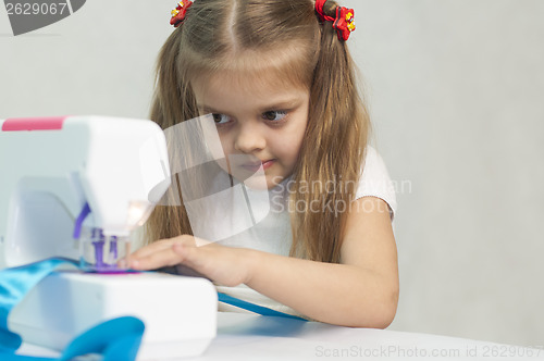 Image of Girl sewing on the machine