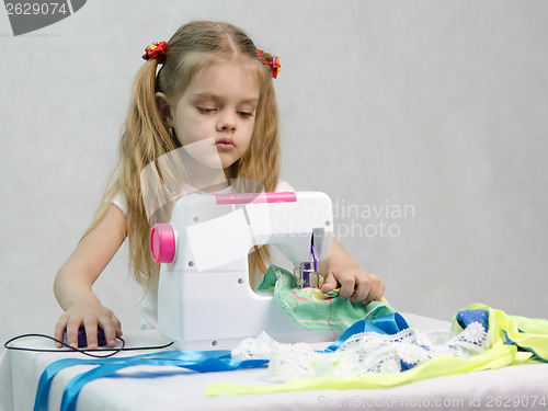 Image of Girl sewing on the machine