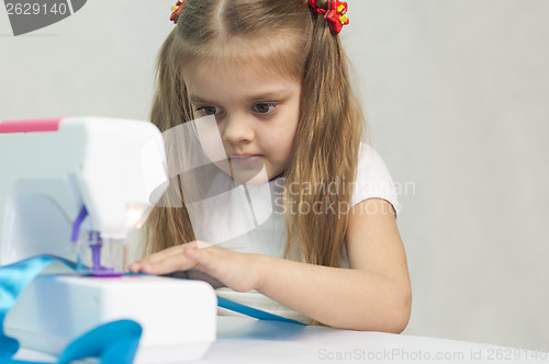 Image of Girl sewing on the machine