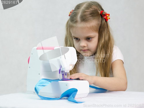 Image of Girl sewing on the machine