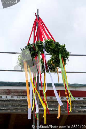 Image of Roofing ceremony wreth