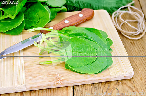 Image of Spinach on the board with a knife