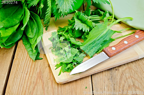 Image of Sorrel and nettles sliced on the board with a knife