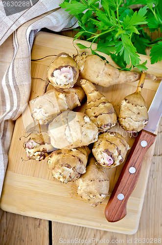 Image of Jerusalem artichoke with a knife on board