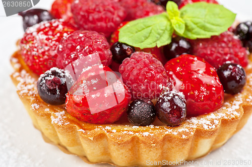 Image of Cake with fresh berries