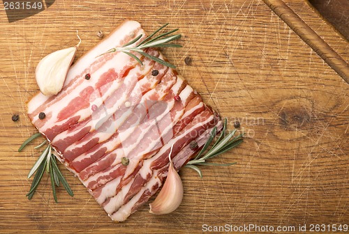 Image of Smoked sausage with rosemary and garlic, pepper peas