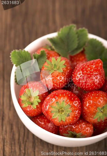 Image of bowl with strawberries