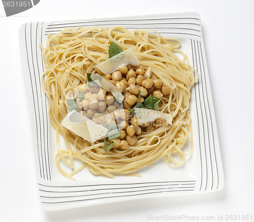 Image of Bavette pasta with chickpeas in oil