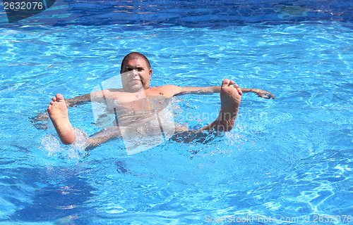 Image of fun overweight man in pool