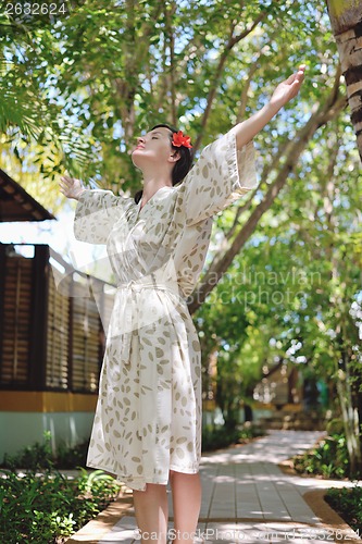 Image of spa treatment at tropical resort