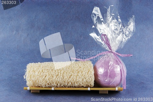 Image of Loafah and bath bomb