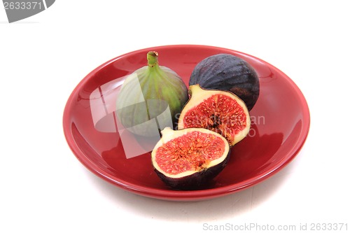 Image of fresh figs on the plate