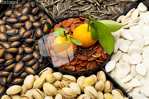 Image of Lunar new year snack box and citrus fruit