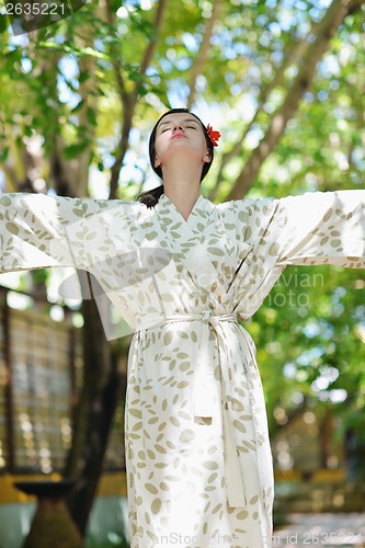 Image of spa treatment at tropical resort