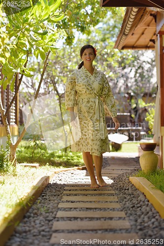 Image of spa treatment at tropical resort