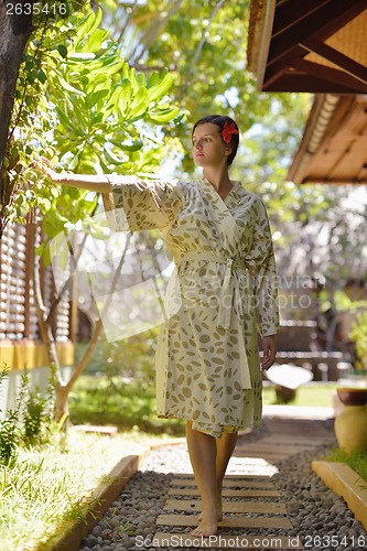 Image of spa treatment at tropical resort