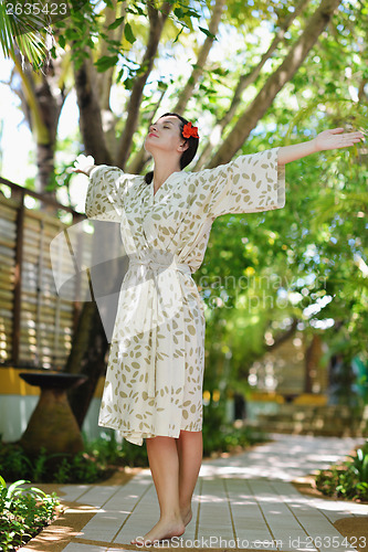 Image of spa treatment at tropical resort