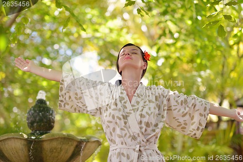 Image of spa treatment at tropical resort