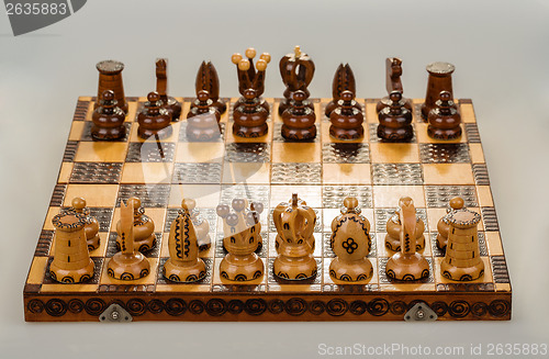 Image of chess board focus to white king and queen 