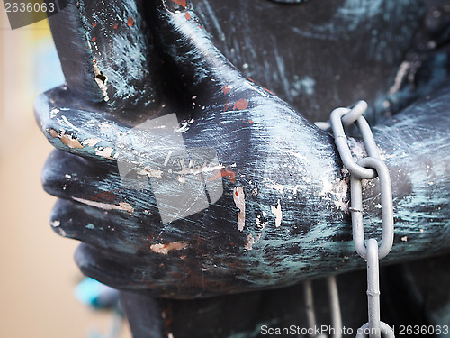 Image of Chain on a hand of a statue